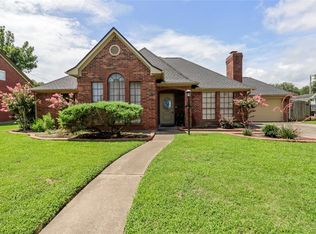 37 N Erik Dr, Angleton, TX 77515