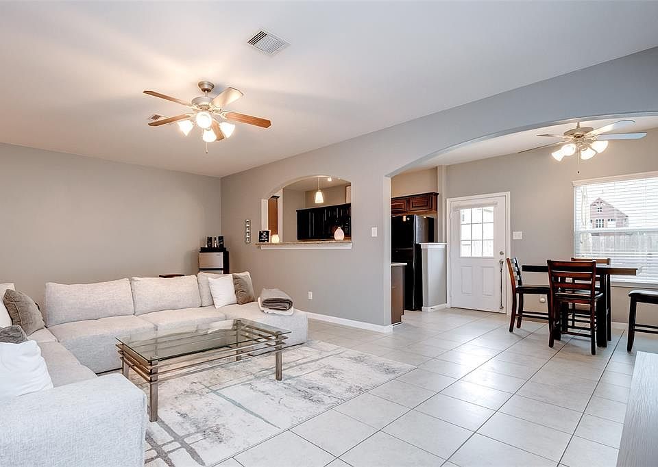 1st image of 7427 Pickett Orchard Dr
