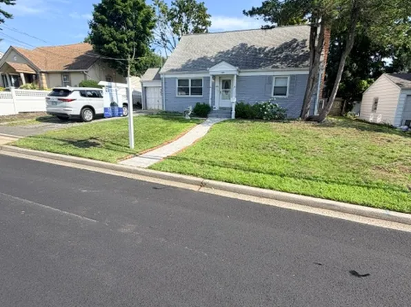 345 Walton St, West Hempstead, NY 11552