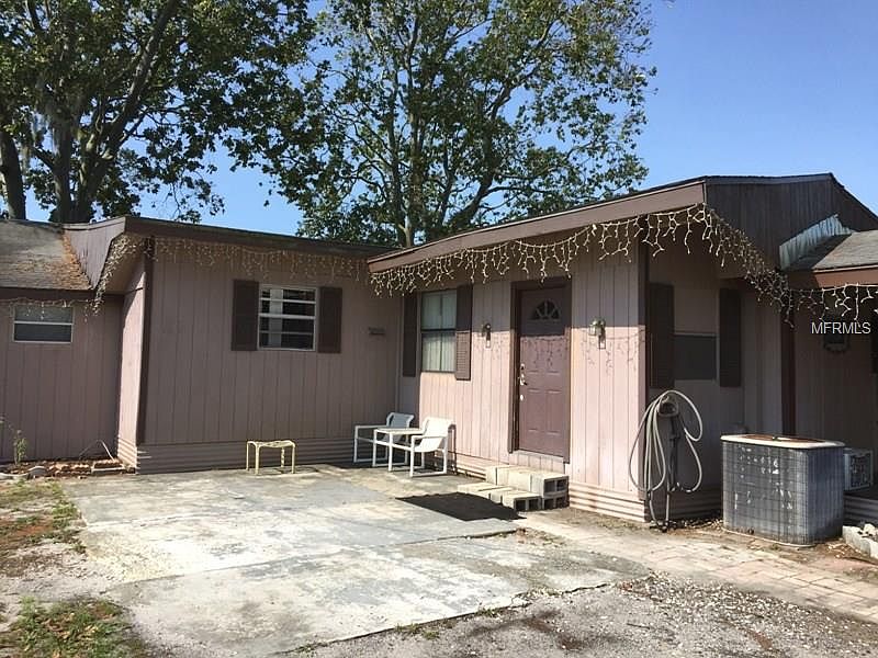 1st image of 706 W Lake Dr