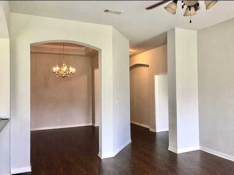 2601 Coffey Dr — Photo 3