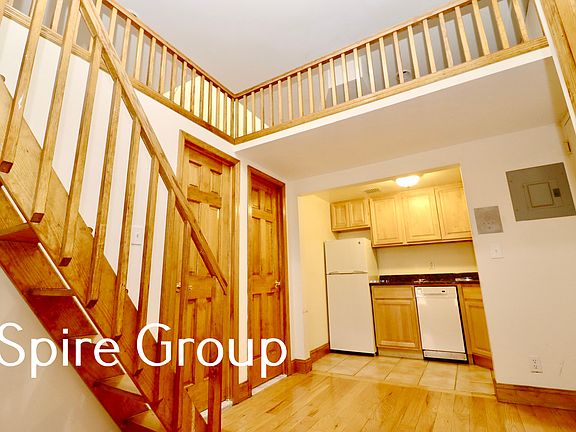 3rd image of 310 W 73rd St APT A
