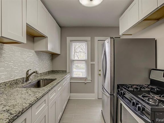 3rd image of 467 W Breckenridge Ave