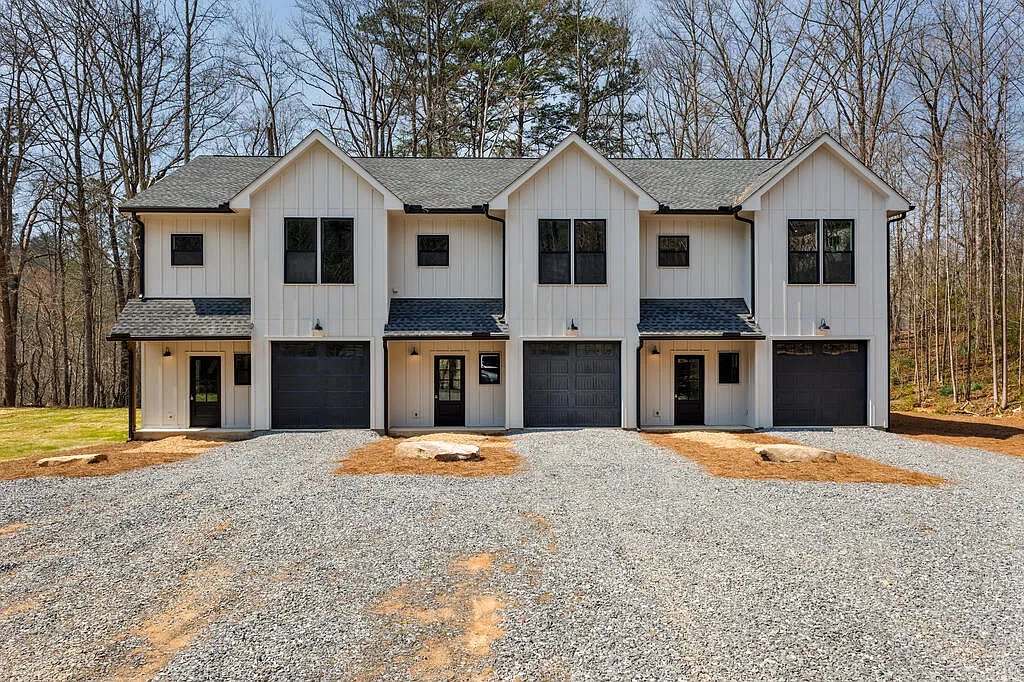 3 bed, 1440 sqft, $2,450 — Photo 1