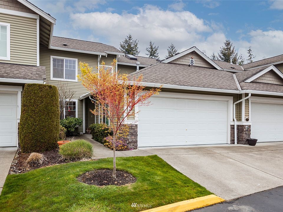 Move-in ready condo in beautiful Sorano at Lakeland
