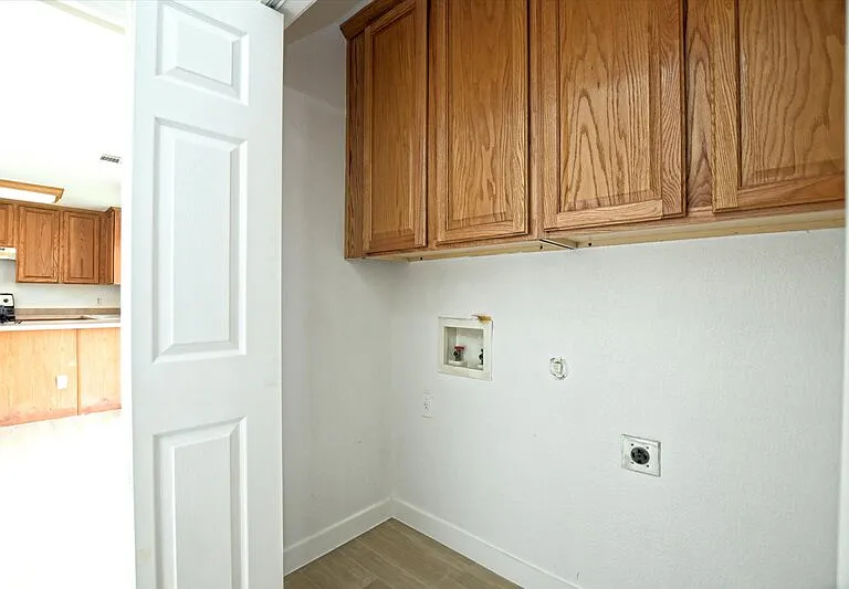 716 Honeysuckle Dr — Photo 6