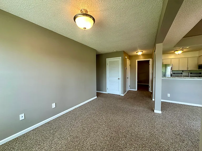 4044 Laurel Green Cir — Photo 35