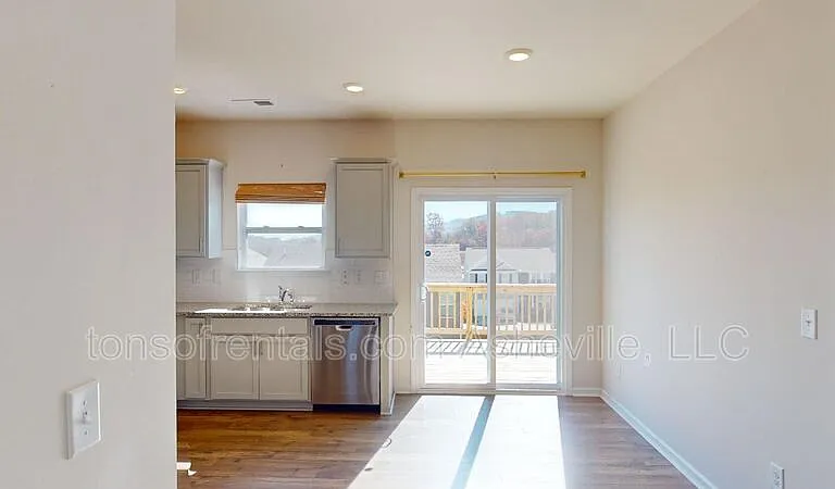 354 Tavernier Ln — Photo 15