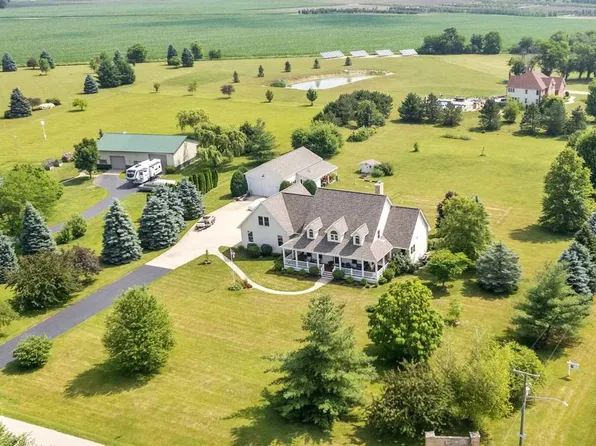 20 Huntsman Ln, Plano, IL 60545