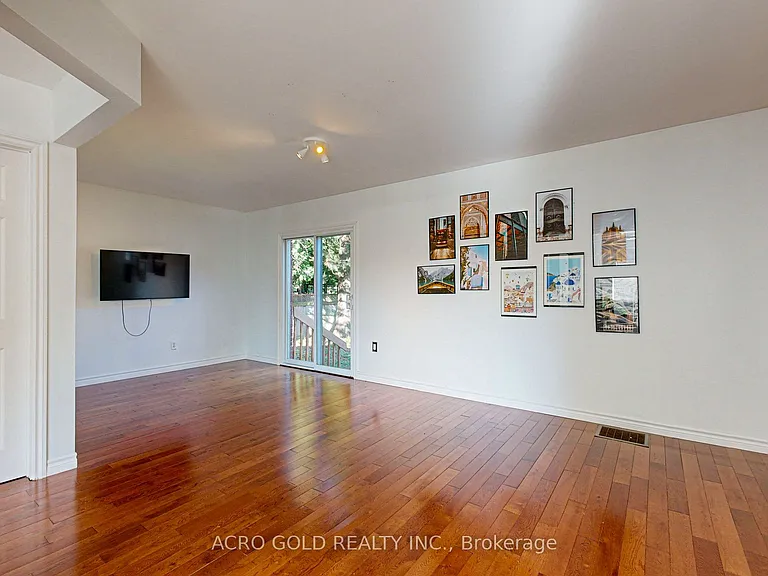 125 Leighland Ave — Photo 19