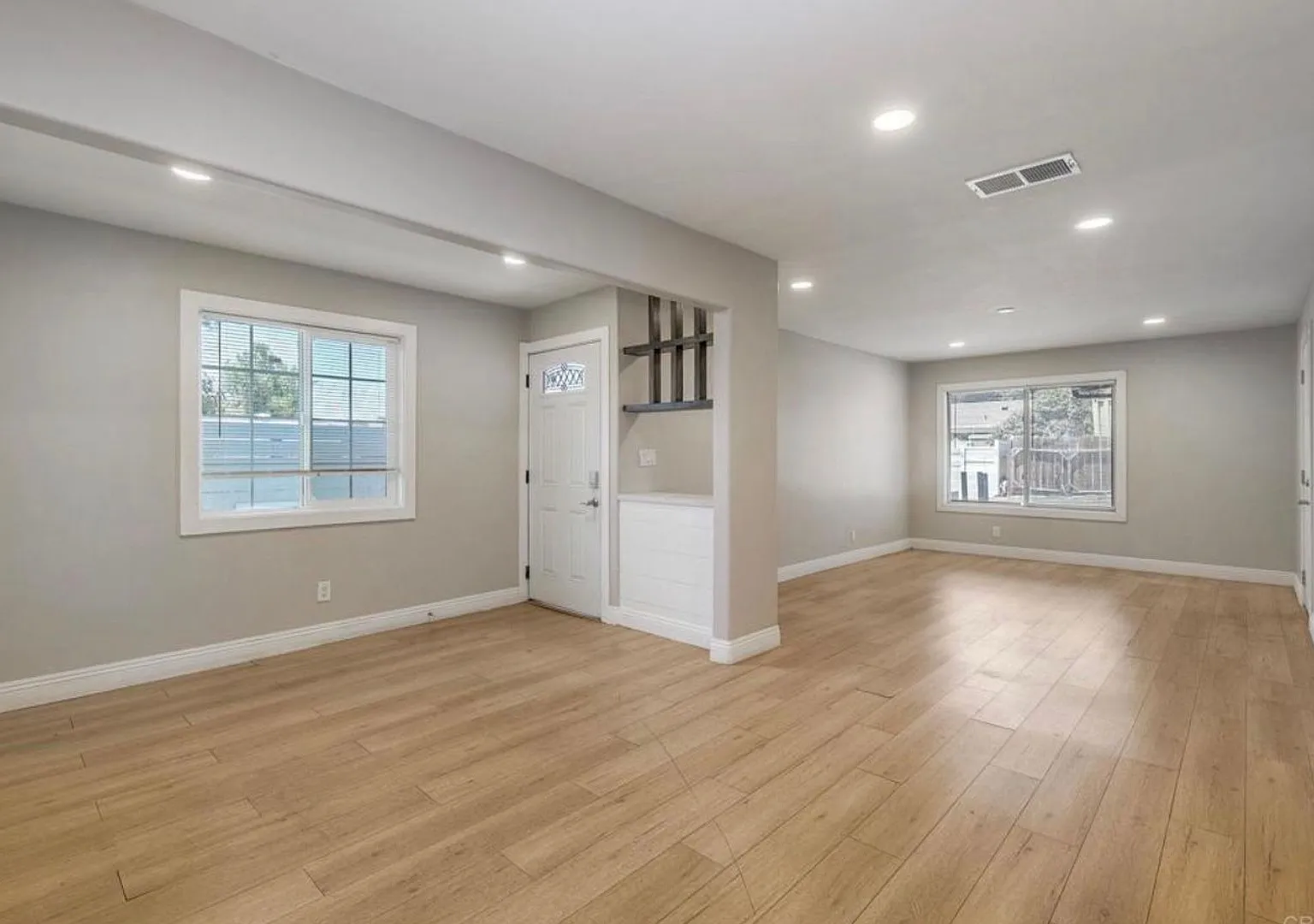 Available Now! Stunning Fully Remodeled 4-Bedroom / 2- Bath Duplex home in Spring Valley — Photo 2