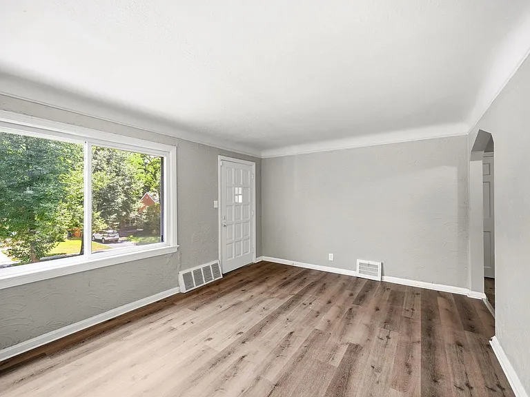 20803 Kenyon Dr — Photo 6