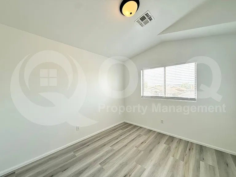 5517 W Wood St — Photo 16