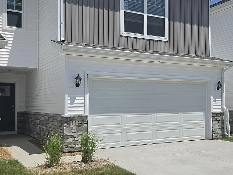 4334 NE Spear Ln — Photo 1