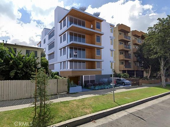 4th image of 350 N Hayworth Ave