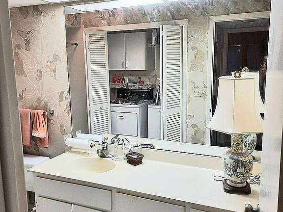 Secondary / hall bath