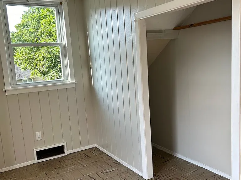 122 W Florence Ave — Photo 11