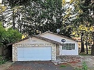 8805 NE Halsey St, Portland, OR 97220