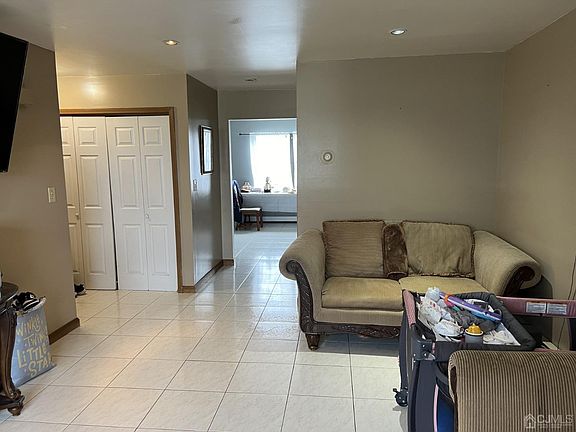 4th image of 41 Essex St