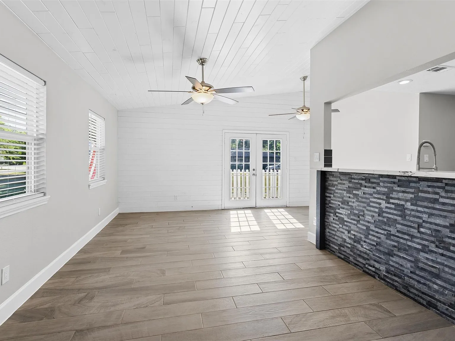 4 bed, 2.0 bath, 1084 sqft, $2,100 — Photo 3