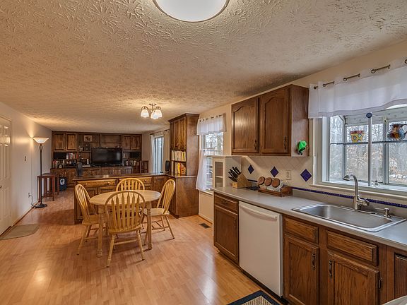 2nd image of 7667 Summerhill Ct