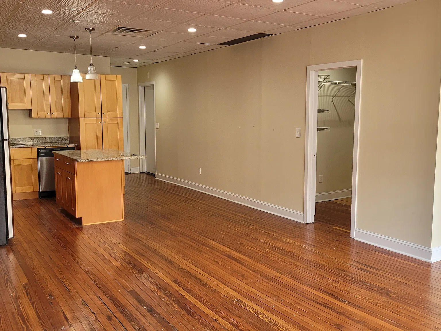 Studio, 550 sqft, $2,000 — Photo 2