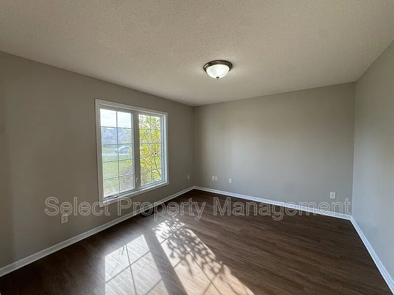 4 bed, 2.5 bath, 2090 sqft, $2,399 — Photo 3