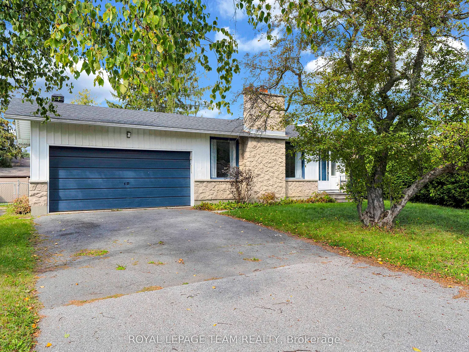 4 bed, $3,000 — Photo 1