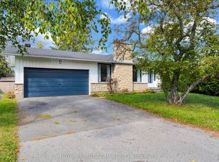 101 Country Ln W, Ottawa, ON K2L1J4