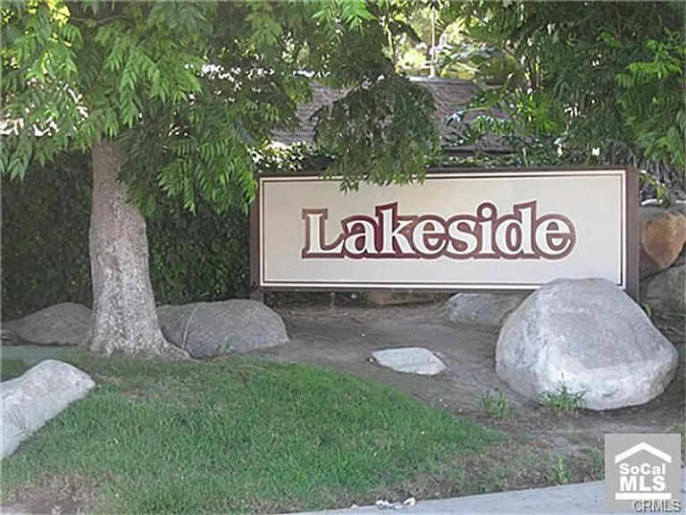10530 Lakeside Dr N #G — Photo 2