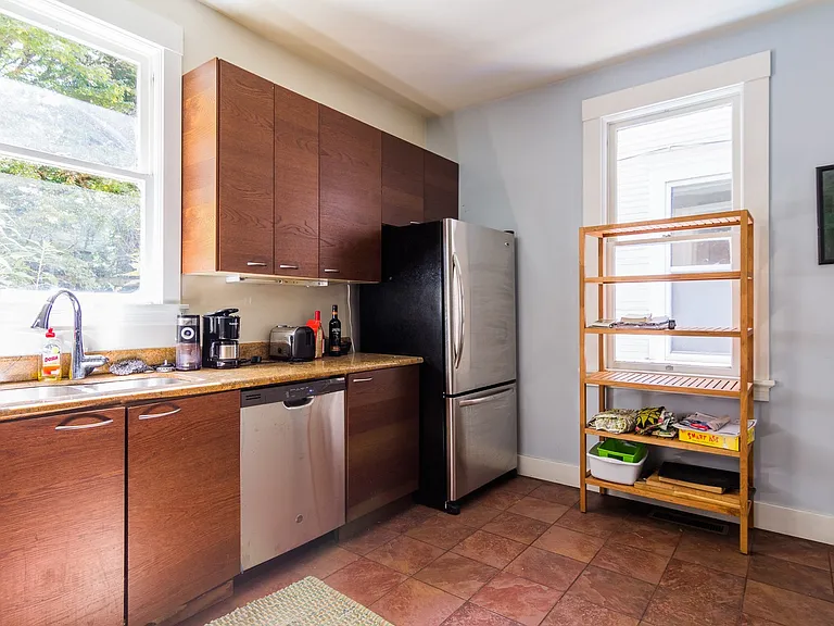 2322 NW Kearney St — Photo 10
