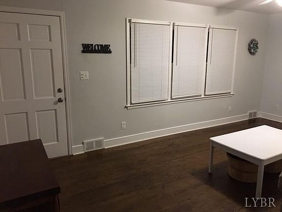 3rd image of 909 Westchester St