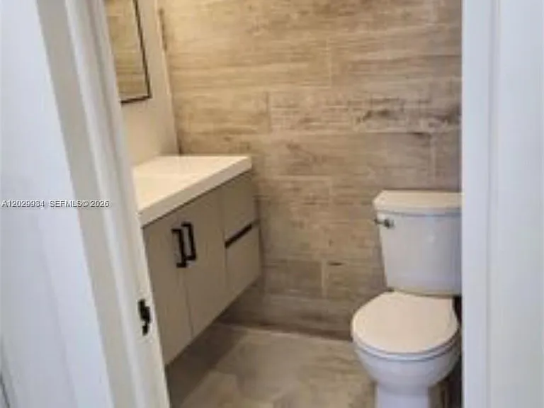733 SE 1st Way #109 — Photo 8
