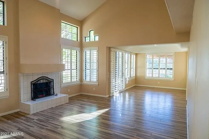 3 bed, 2.5 bath, 2437 sqft, $4,600 — Photo 4