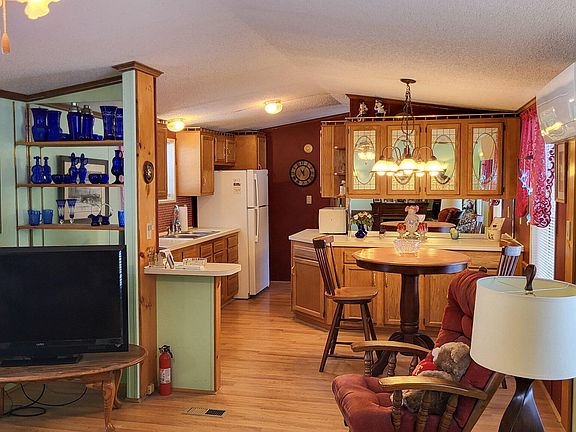 5th image of 740 Spring Road