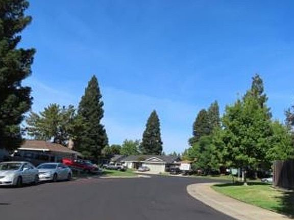Exterior Neighborhood (street photo)