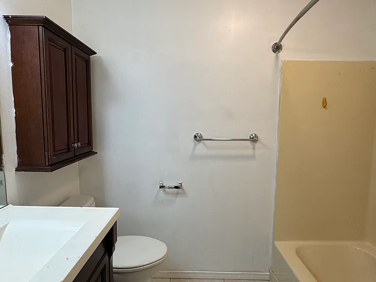 5748 S Dayton Ave — Photo 9