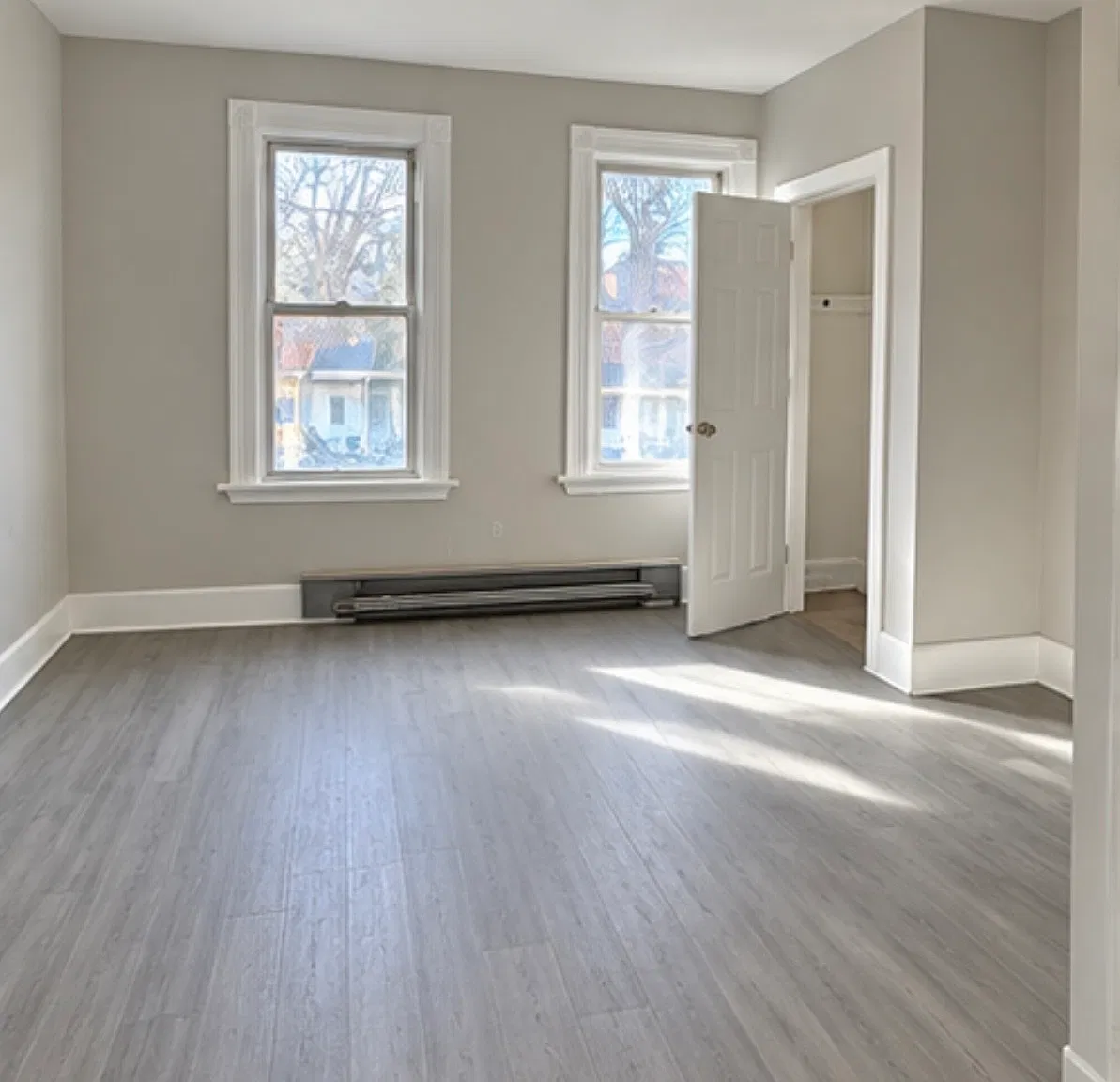 4 bed, 1.0 bath, 3129 sqft, $2,200 — Photo 3