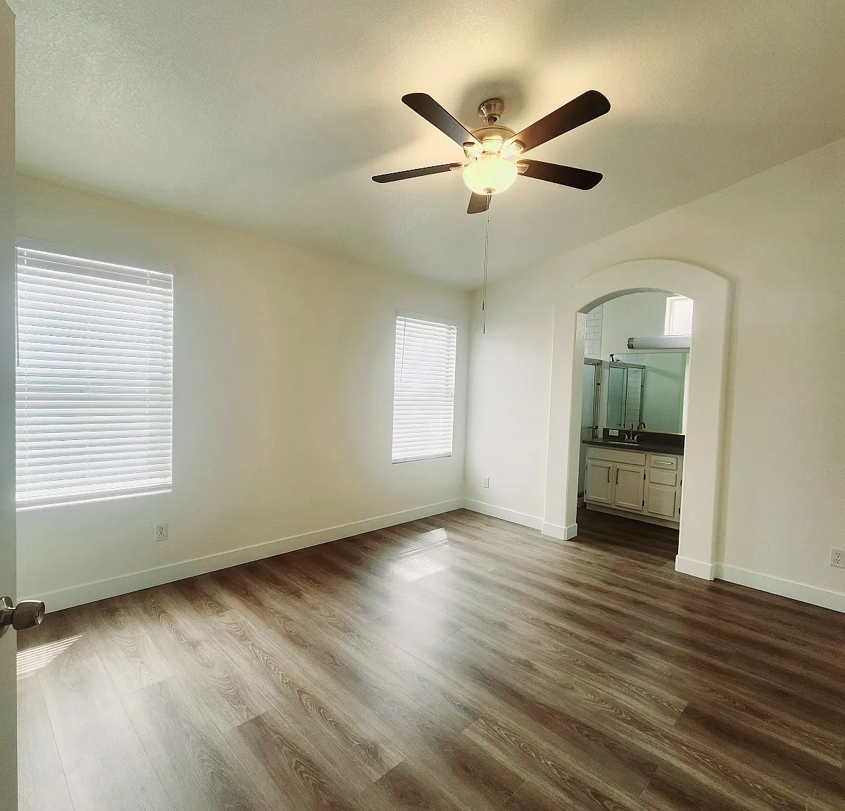 3 bed, 1200 sqft, $2,000 — Photo 3