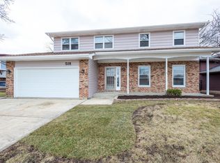 518 Flint Trl, Carol Stream, IL 60188