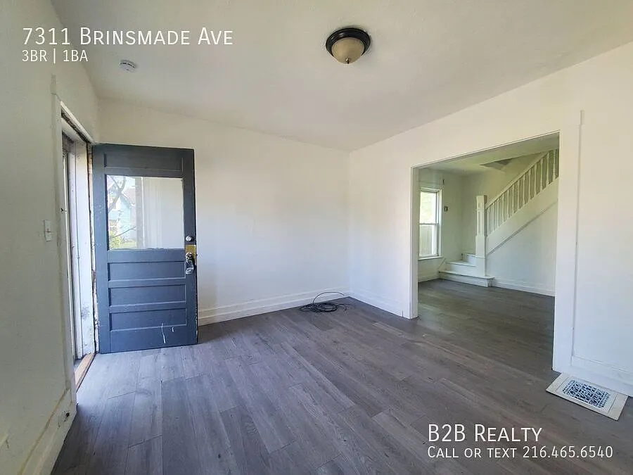 Charming 3-Bedroom Duplex in Cleveland Spacious, Comfortable & Move-In Ready! — Photo 2