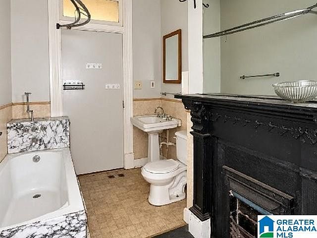 13th image of 2030 Clarendon Ave