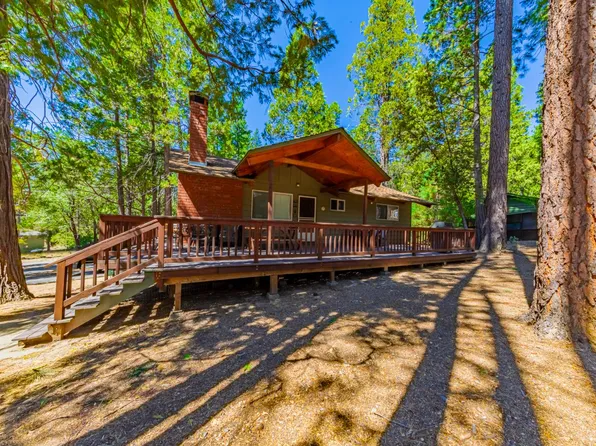 8005 Cedar Cir, Wawona, CA 95389