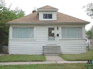 80 Grove Park St, Mount Clemens, MI 48043