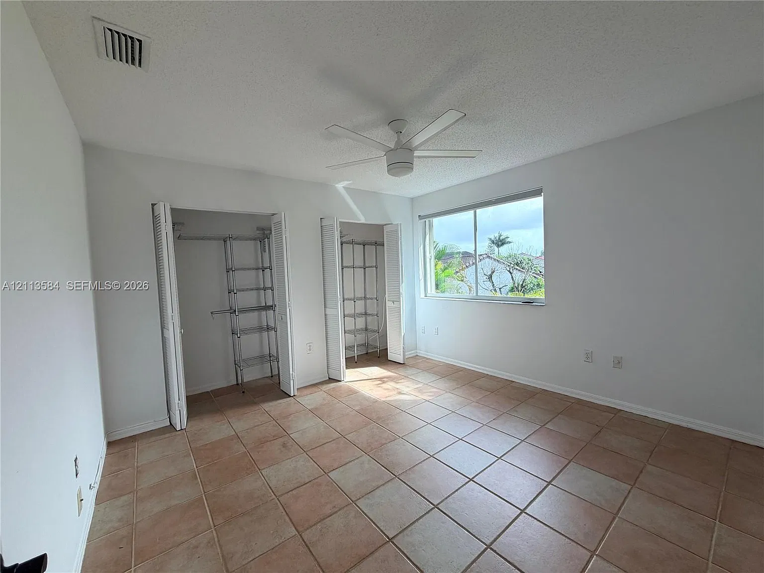 4 bed, 2.5 bath, 2086 sqft, $4,500 — Photo 3