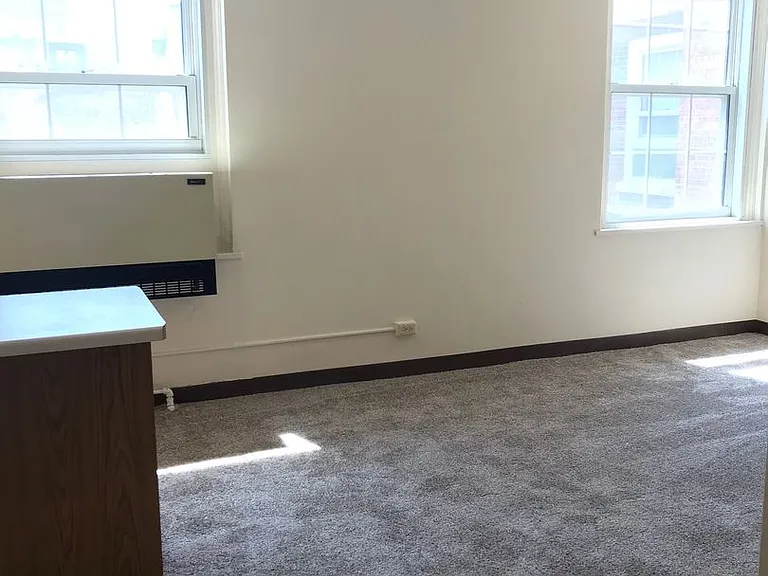 Cass Street Apartments — Photo 7