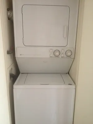 Rented by Realty 2000 Associates Ltd | media 36