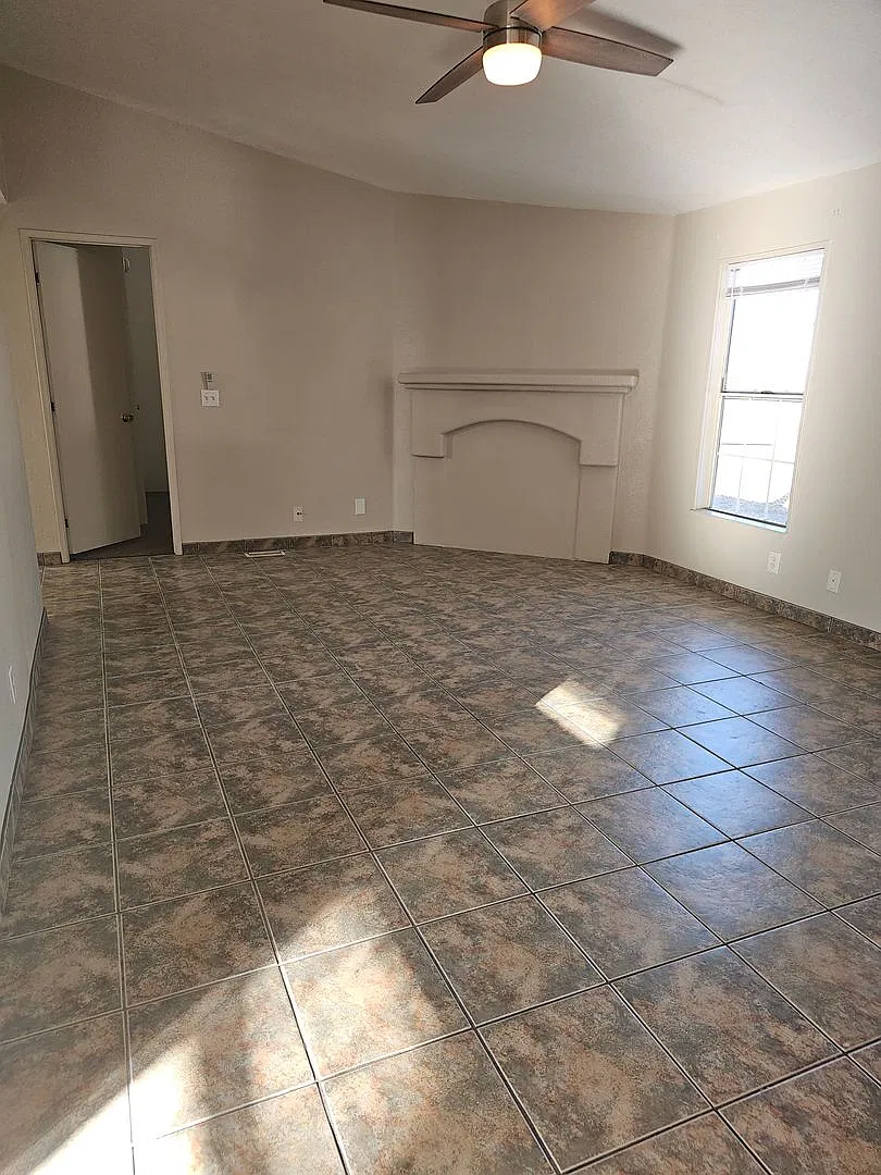 Large 4 Bed Home In Horseshoe Ranch Estates — Photo 4