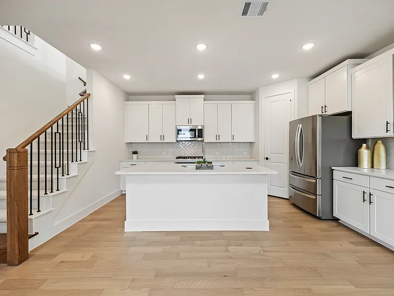7066 Lathrop Ln — Photo 5