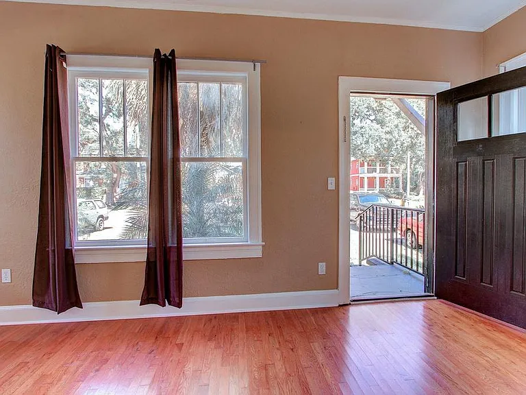 2536 Dellwood Ave — Photo 4